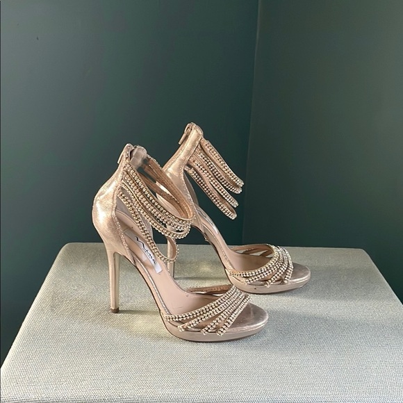 Elegant Gold Stiletto Heels with Fringe Detail - Picture 1 of 12
